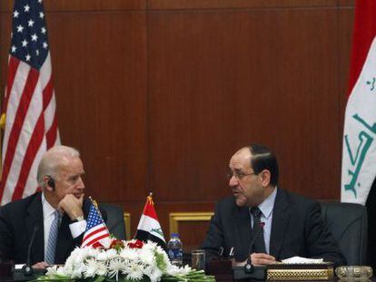 Joe Biden (izquierda) y Nuri al Maliki, en Bagdad.