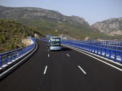 La UE pide que se investigue el coste de las autovías en España