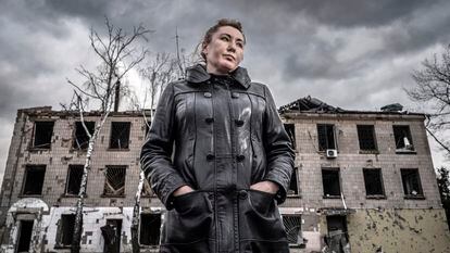 Una mujer que denuncia que en marzo de 2022 fue víctima de abusos por parte de soldados rusos, cerca de Kiev (Ucrania) en marzo de 2023.