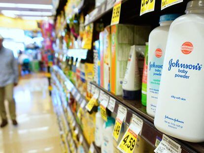 Polvos de talco de Johnson & Johnson en un supermercado de Alhambra, California, en 2017.