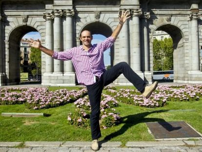 José Javier Hombrados, en la Puerta de Alcalá de Madrid.