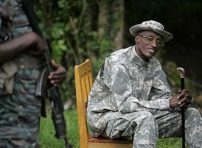 El líder rebelde congoleño, Laurent Nkunda, en su base en Tebero, al norte de Goma