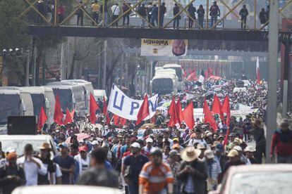 La de ayer fue la octava marcha del movimiento ciudadano transversal y no partidista que ha generado el acontecimiento de Iguala, la ciudad donde fueron secuestrados los estudiantes