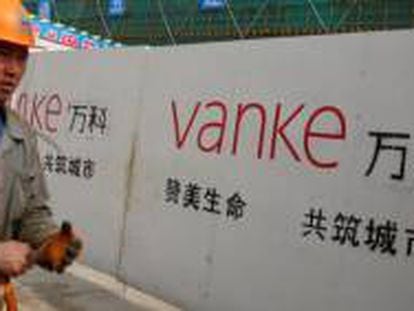 Cartel de Vanke en unas obras en Shanghái (China).