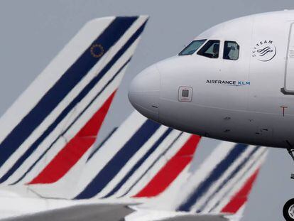 Un avión de Air France, en el aeropuerto Charles-de-Gaulle (París). 