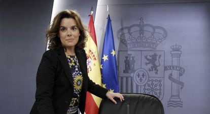 La vicepresidenta del Gobierno, Soraya S&aacute;enz de Santamar&iacute;a, al inicio de la rueda de prensa posterior a la reuni&oacute;n del Consejo de Ministros.