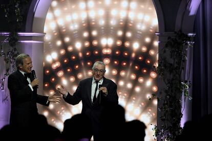 El actor Robert de Niro subastó un cuadro de su padre durante la gala amfAR.