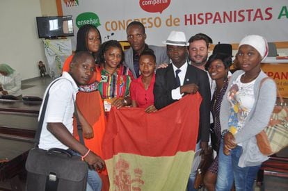 Grupo de estudiantes de español de la Universidad Félix Houphouët-Boigny, en Abiyán.