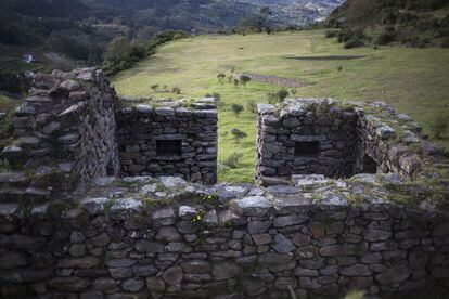 Las ruinas de Cojitambo es un complejo habitacional donde se dice que descansaban los Chasquis, mensajeros personales de los Incas que utilizaban el Camino del Inca para la comunicación.
