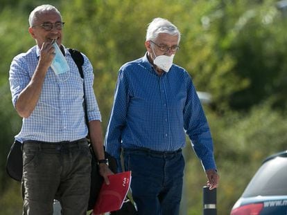 Daniel Osàcar (dreta), el juny d'aquest any en entrar a la presó.