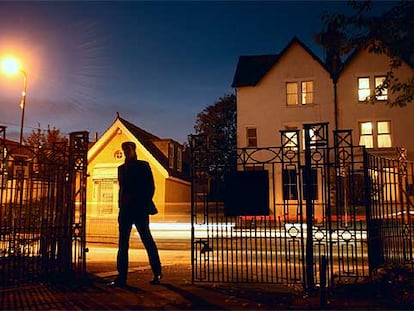 El personaje de 'Un fragmento de vida', de Arthur Machen, descubre el ambiente nocturno de Londres en sus paseos por Acton (en la foto, entrada al parque).