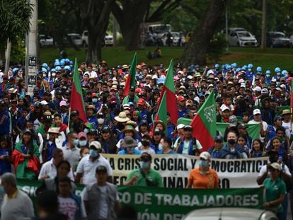 Marcha contra el asesinato de líderes sociales en Cali, Colombia.