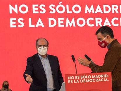 El candidato del PSOE, Ángel Gabilondo, con Pedro Sánchez en un mitin en Getafe (Madrid) este domingo.