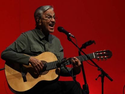 El cantautor Caetano Veloso, durante el concierto de Las Noches del Botánico.