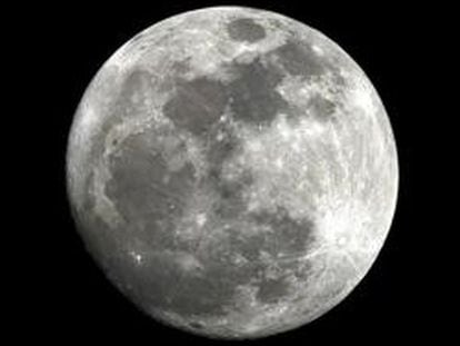 La Luna brinda un impresionante espectáculo esta noche, ya que se observa mucho más grande y más brillante de lo habitual, pues se encuentra en su posición más cercana a La Tierra en 18 años