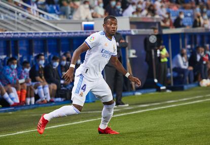 Elogios durante el partido ante el Alavés el pasado sábado en Mendizorroza.