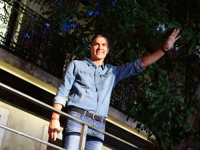 Pedro Sánchez celebraba la noche del domingo los resultados electorales en la sede del PSOE, en Madrid.