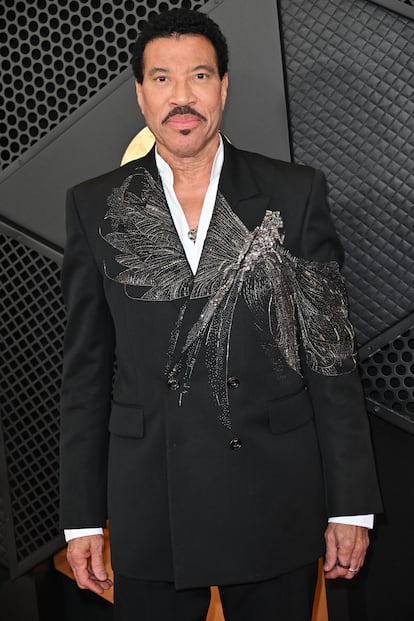 El cantante Lionel Richie a su llegada a la alfombra roja de los Grammy.