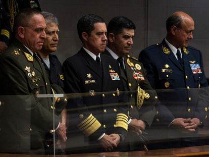 Representantes de las Fuerzas Armadas de Perú, durante la ceremonia de posesión de la nueva presidenta del país, Dima Boluarte, este miércoles.