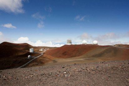 Cima de Mauna Kea, con los observatorios astronómicos actuales.