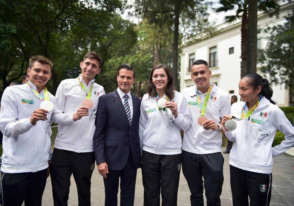 Los medallistas olímpicos de Río con el presidente mexicano