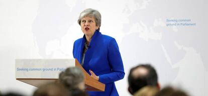 Theresa May presenta su propuesta para el Brexit, ayer en Londres.