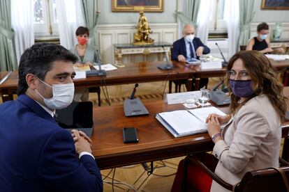 Jordi Puigneró Y Laura Vilagrà en una reunión de la Comisión Bilateral Estado-Generalitat entre los gobiernos central y catalán.