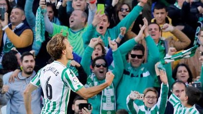 Sergio Canales celebra el gol ante el Atlético de Madrid.