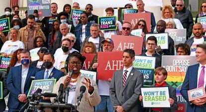 Ebonni Chrispin de AIDS Healthcare Foundation habla durante una conferencia en oposición al proyecto de ley “Don't Say Gay”, el 2 de febrero en Tallahassee, Florida.