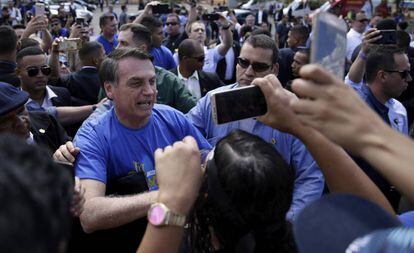 El presidente de Brasil, jair Bolsonaro, saluda a sus seguidores durante la Marcha por Jesús, celebrada en Brasilia el 10 de agosto pasado.