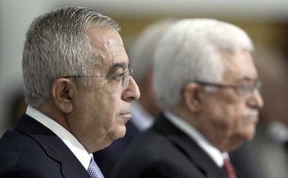 Salam Fayad, a la izquierda, y Mahmud Abbas, en una foto de archivo de 2012. 