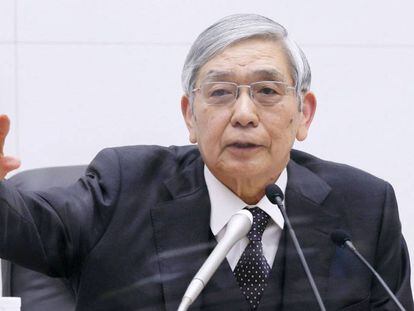 El gobernador del Banco de Japón, Haruhiko Kuroda, en rueda de prensa