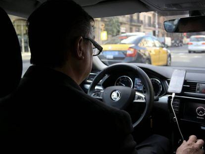 Un conductor de Cabify en Barcelona.