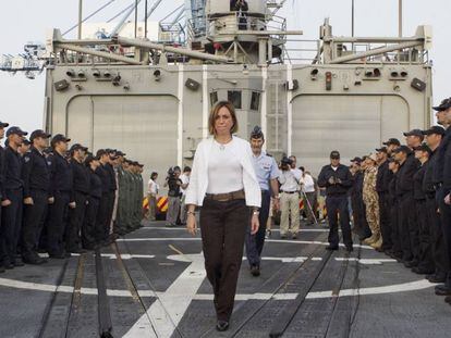 La exministra socialista de Defensa Carme Chacón en la fragata de combate "Santa María".