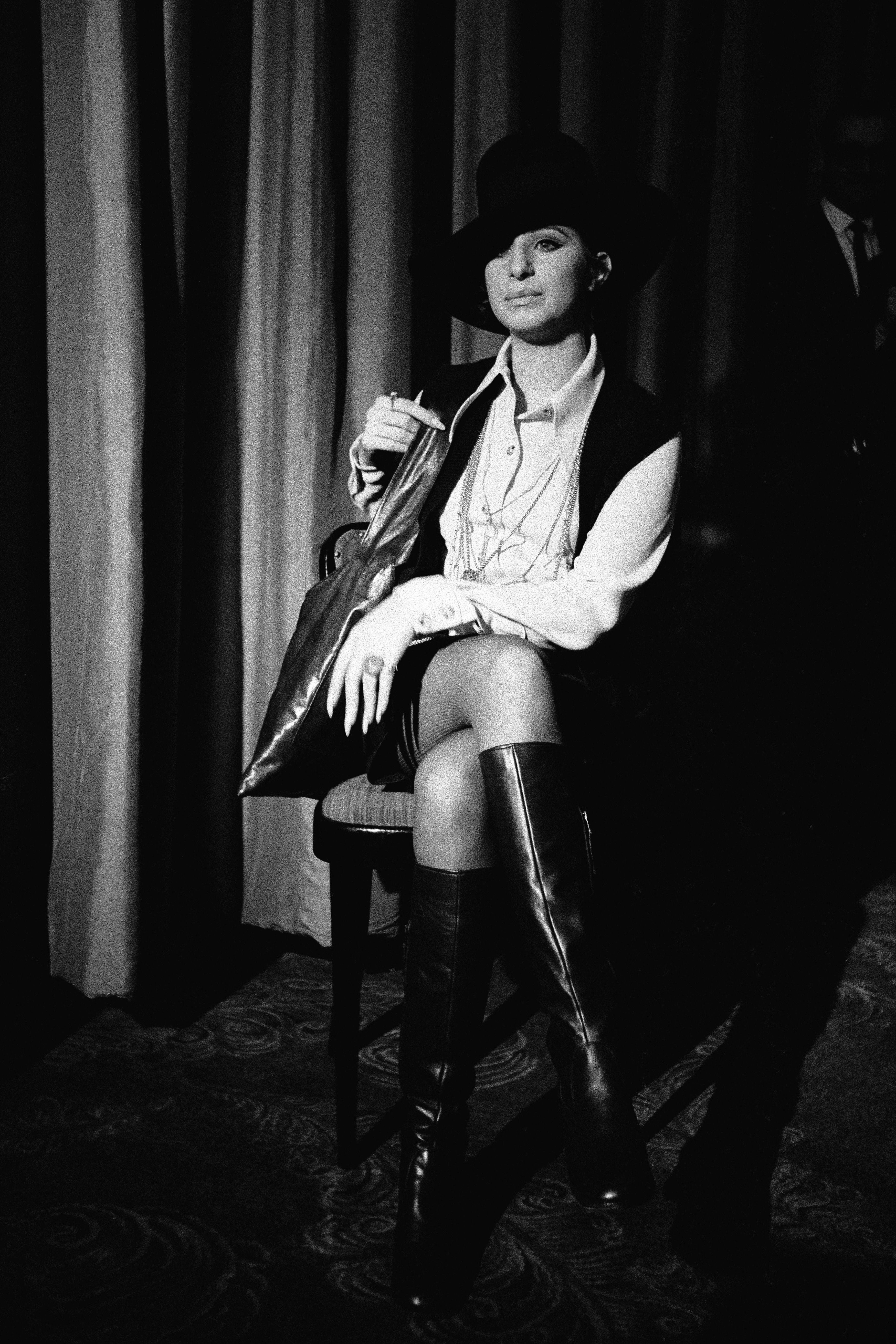 Barbra Streisand posa para un 'photocall' en Londres, en 1968.