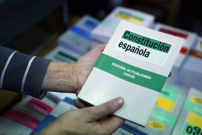 Según el artículo 113 de la Constitución, para derribar a un gobierno se exige una mayoría absoluta (176 votos) y un candidato alternativo