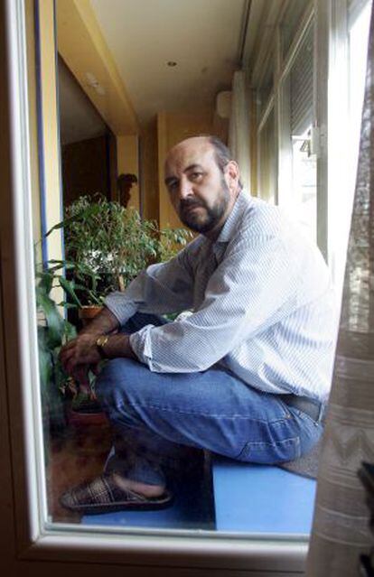 Ladislao Martínez, fundador de Aedenat, en su casa de Madrid en 2006.