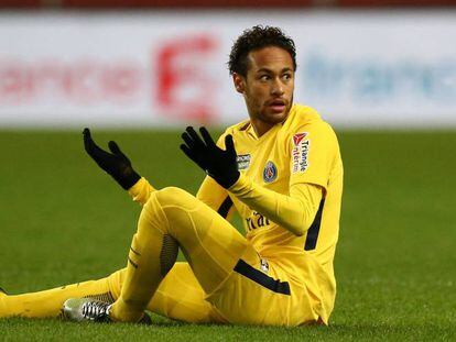 Neymar, durante su &uacute;ltimo partido ante el Rennes.