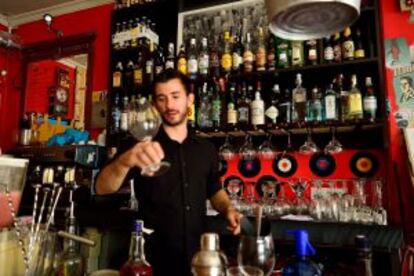 Alberto Beraldo, bartender de El Mono Malvado, en Las Palmas de Gran Canaria.