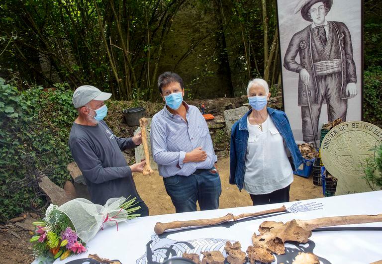 Los Restos Del Gigante De Altzo Reposan En Un Diminuto Cementerio De Gipuzkoa Pais Vasco El Pais