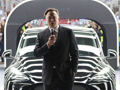 El consejero delegado de Tesla, Elon Musk, durante la inauguración de una fábrica en Gruenheide (Alemania), en 2022.