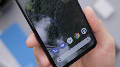 Imagen de la interfaz de un móvil Android con el Teléfono de Google, Mensajes, Play Store, Google Chrome, Cámara y el buscador de Google
DANIEL ROMERO/UNSPLASH
17/05/2021