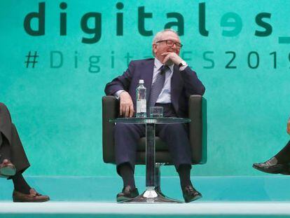 Los expresidentes del Gobierno Felipe González y José María Aznar debatieron este miércoles sobre los peligros de la falta de consenso e instaron a superar el bloqueo político durante el Foro DigitalES Summit 2019 en el Palacete de los Duques de Pastrana (Madrid).