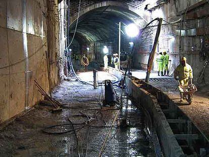 Aspecto del túnel de Ferrocarrils, ayer por la tarde.