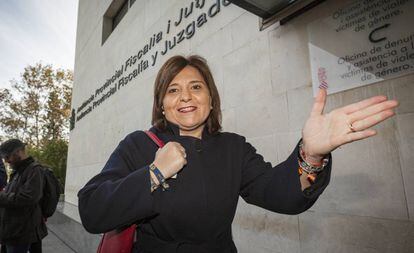 Isabel Bonig, dirigente del PP valenciano, a su llegada este jueves a la Ciudad de la Justicia de Valencia para declarar como testigo por la visita del Papa en 2006.