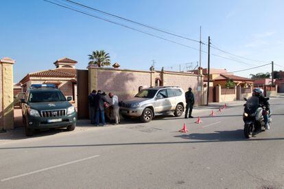 Controles policiales de la Guardia Civil en La Línea de la Concepción (Cádiz), dentro de la operación en la que han detenido a 59 personas de una organización dedicada al narcotráfico.