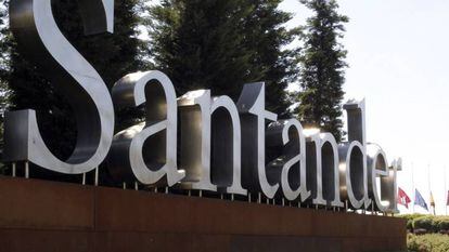 Logotipo de Banco Santander en la Ciudad Financiera