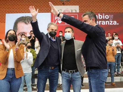 El presidente del Gobierno, Pedro Sánchez, el expresidente del Gobierno, José Luis Rodríguez y el candidato del PSOE a la presidencia de Castilla y León, Luis Tudanca.