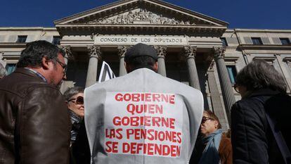 Manifestación de pensionistas frente al Congreso de los Diputados.