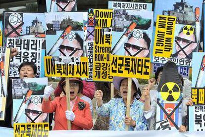 Activistas surcoreanos protestan en Seúl contra el régimen de su vecino del norte.